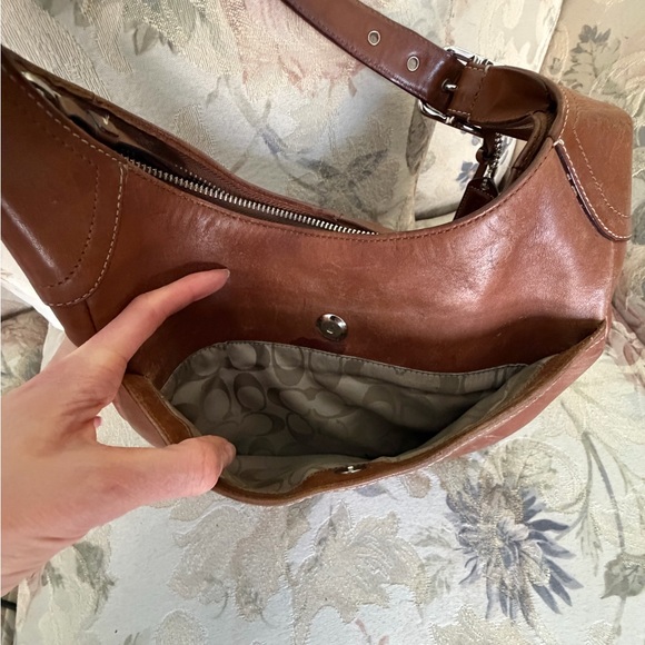Coach. Elegant Brown Leather Shoulder Bag - Picture 6 of 15